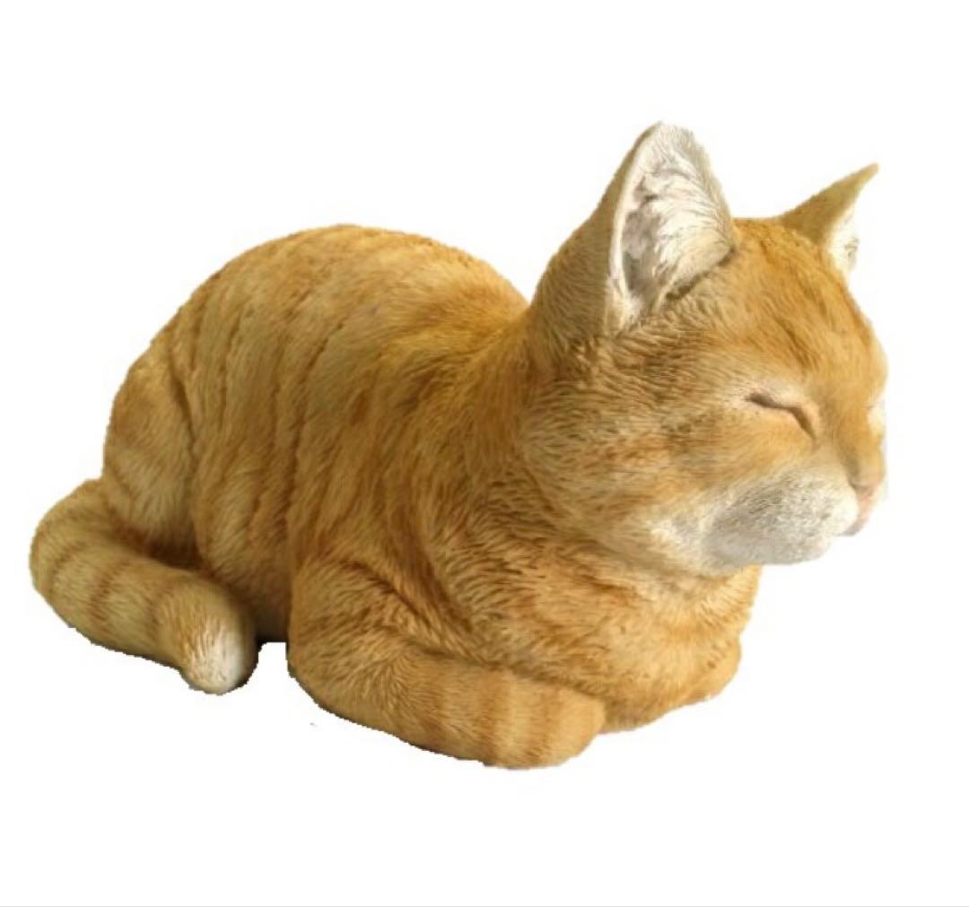 香箱ねこ　茶トラ　レジン製　ガーデンオーナメント