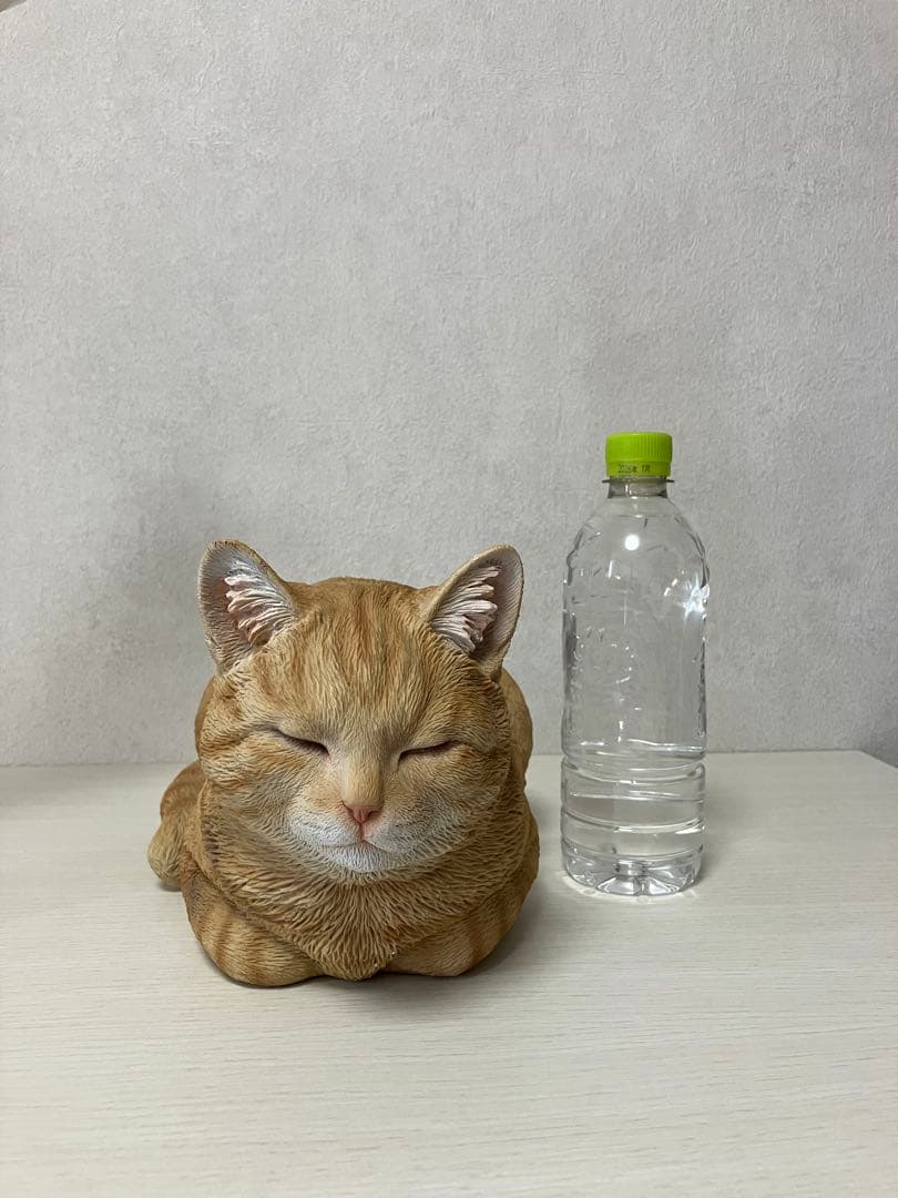 香箱ねこ　茶トラ　レジン製　ガーデンオーナメント