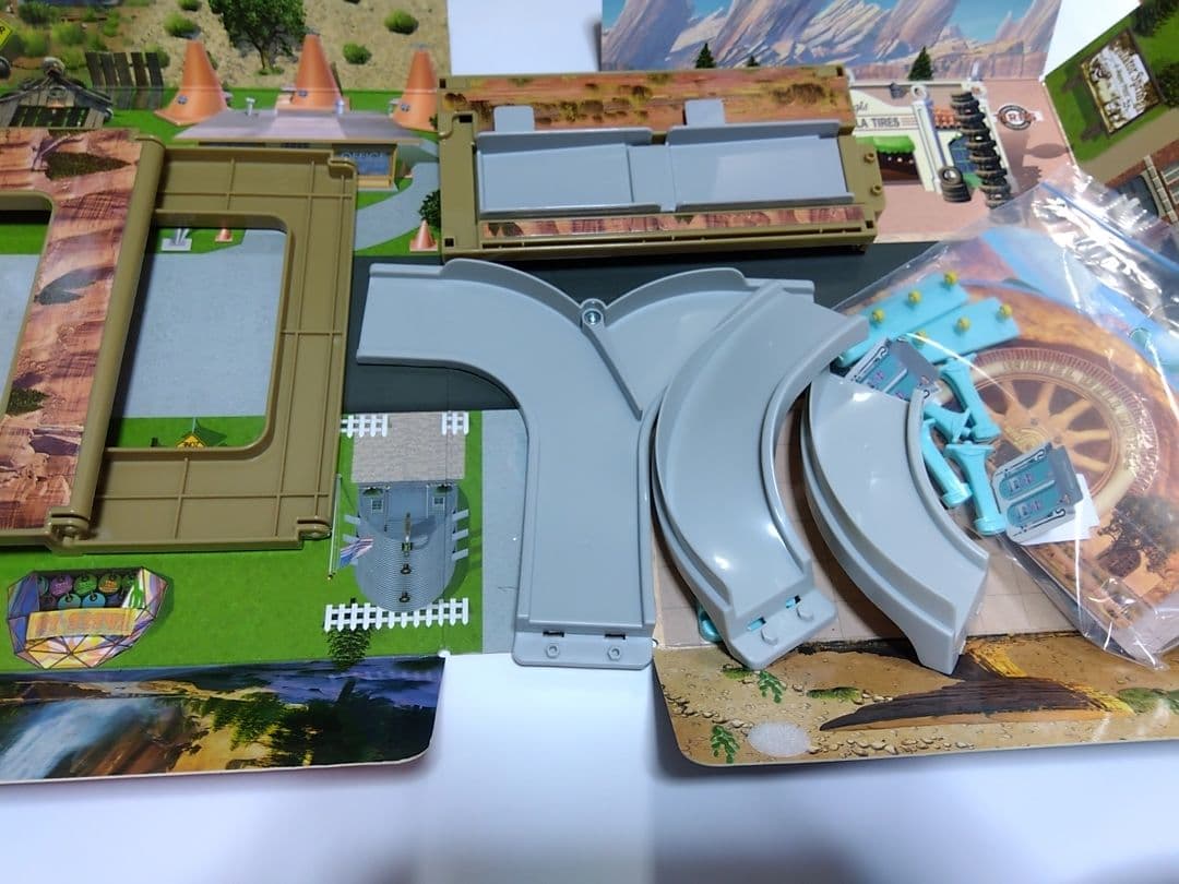 【廃盤レア】トミカ カーズ あそべるマップ ラジエーター・スプリングス