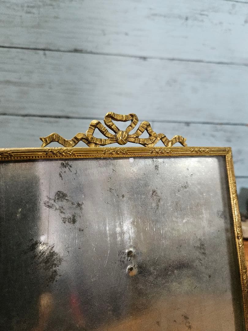 フランスアンティーク 真鍮製の写真立て フォトフレーム 正方形 リボン 装飾