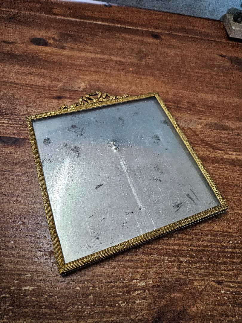 フランスアンティーク 真鍮製の写真立て フォトフレーム 正方形 リボン 装飾