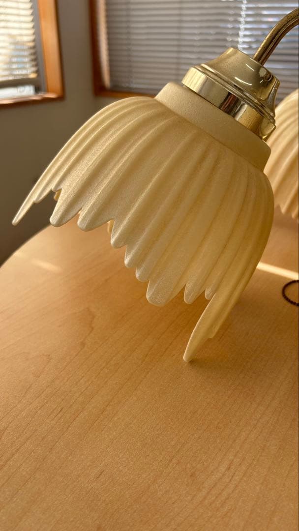 フラワーモチーフ アイボリー シャンデリア 4灯