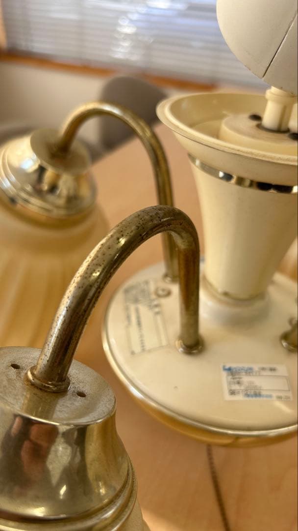 フラワーモチーフ アイボリー シャンデリア 4灯