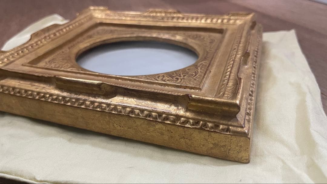 アンティーク ゴールド装飾フォトフレーム 20cm×17.5cm