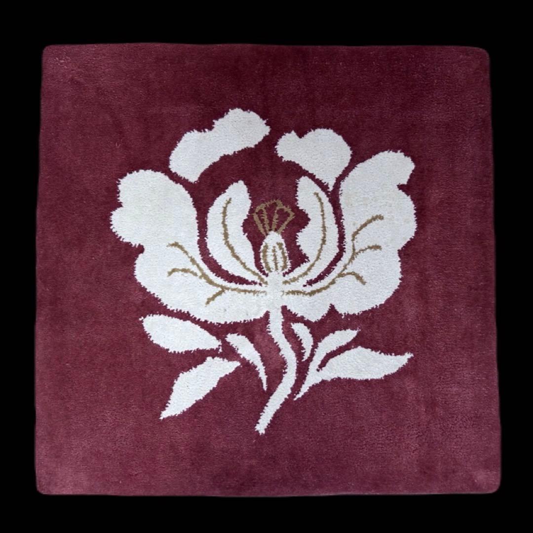 鍋島緞通 新鍋島 吉島敷物 座布団 牡丹B-1 茜地　-349-