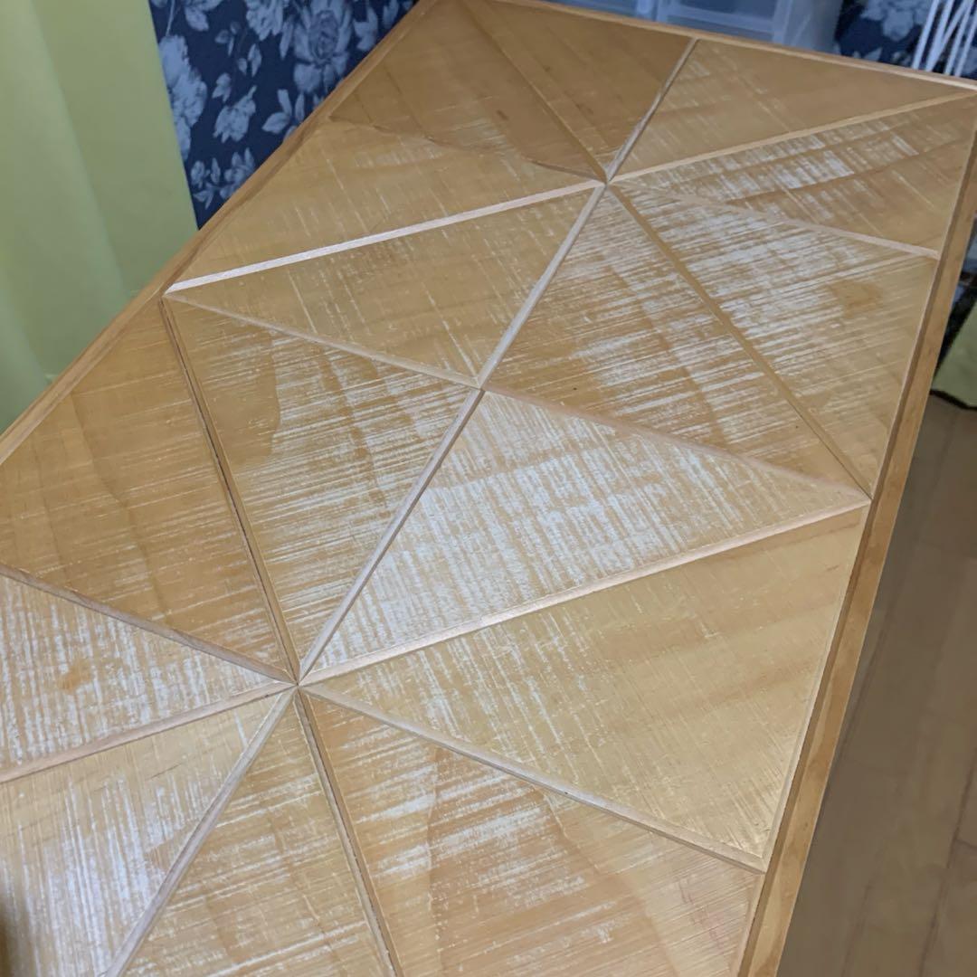 スタイリッシュなカウンターテーブル