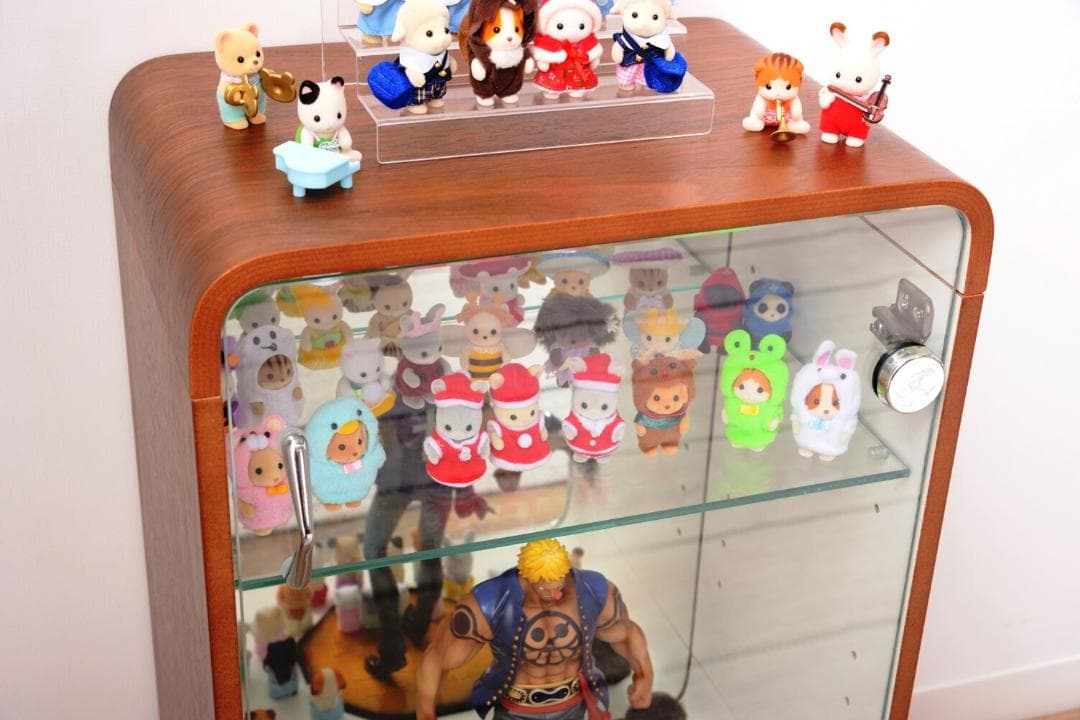 角が丸いデザイン☆３段ブラウン☆コレクションケース 脚付き