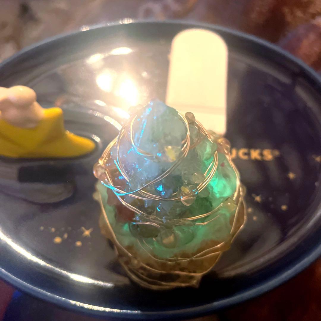 アンチモンツリーに、レインボークリスマスツリーカバーお付けしちゃい増した❣️✨