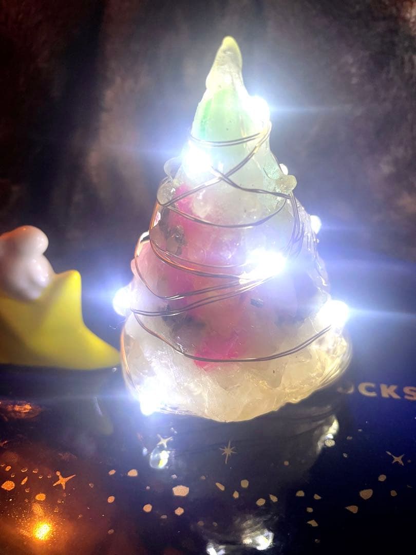 アンチモンツリーに、レインボークリスマスツリーカバーお付けしちゃい増した❣️✨