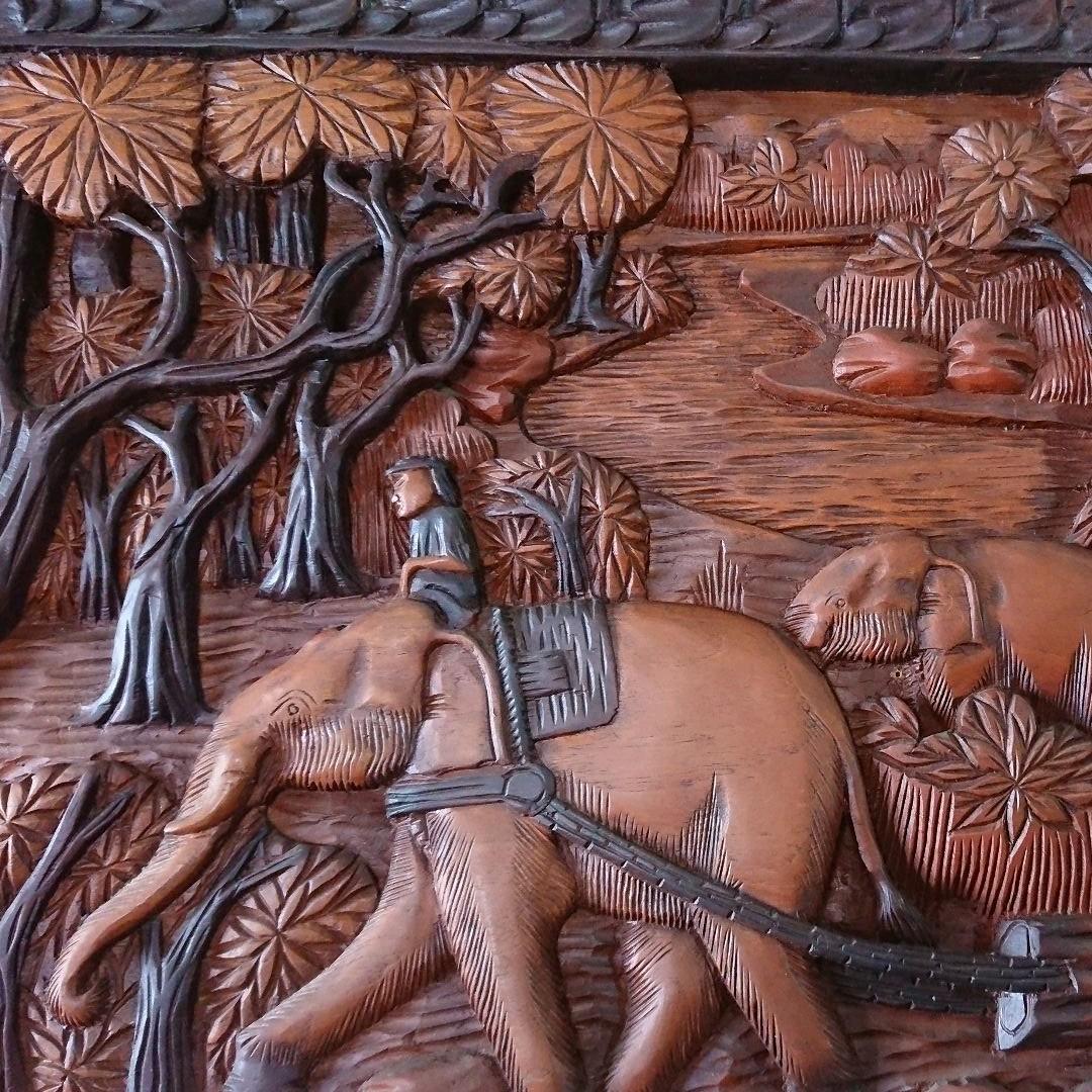 彫刻　木彫りのレリーフ 一枚板 東南アジア
