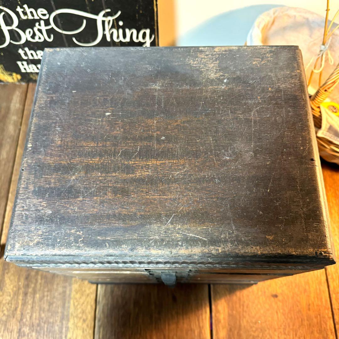 昭和　ビンテージ　雰囲気のある木製引き出し　アンティーク　レトロ　棚