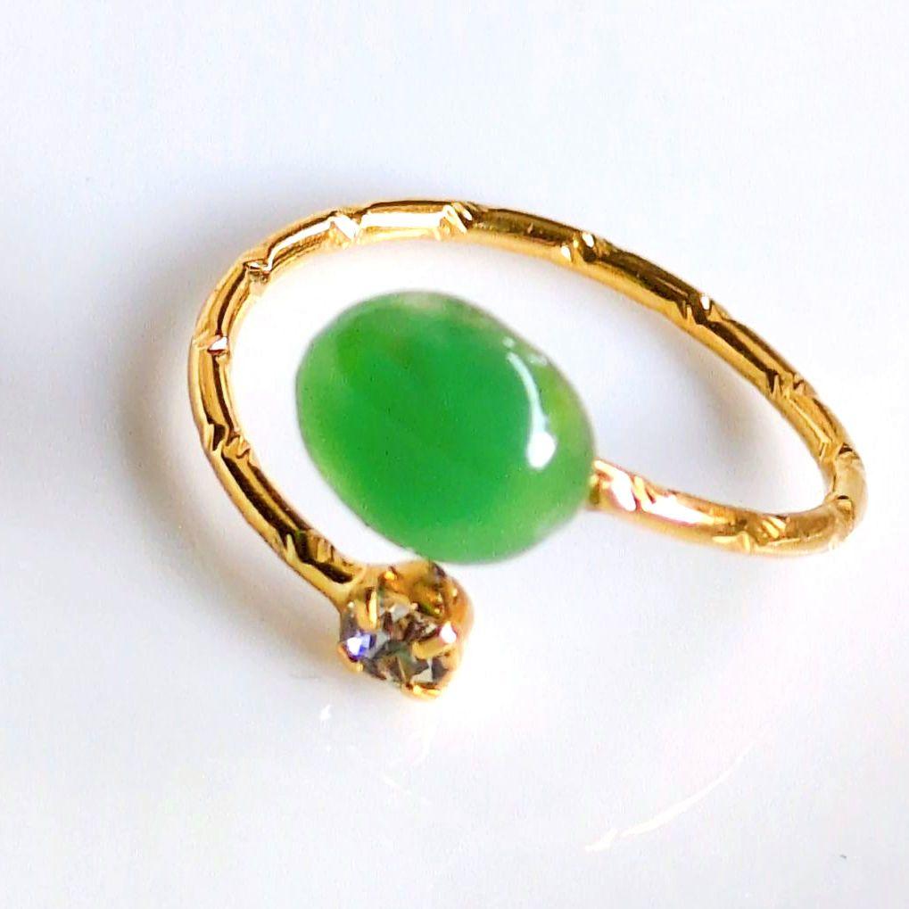 16kgpグリーンアップルな天然石翡翠樹脂コーティングフォークリング　指輪
