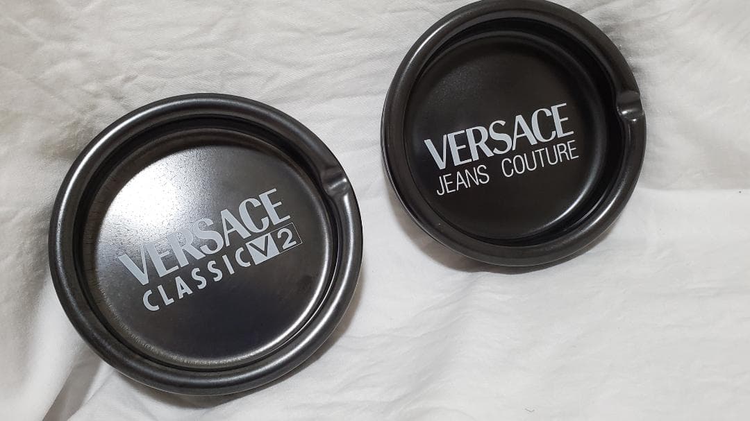 正規希少 非売品 ヴェルサーチ アイコンロゴ文字 灰皿 黒×白 アッシュトレイ