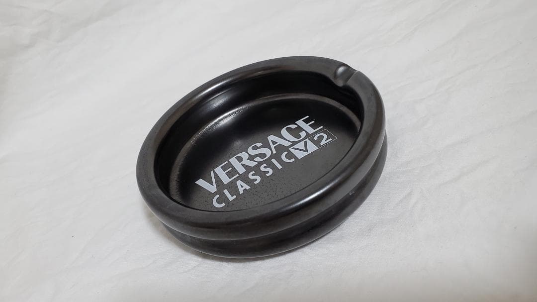 正規希少 非売品 ヴェルサーチ アイコンロゴ文字 灰皿 黒×白 アッシュトレイ