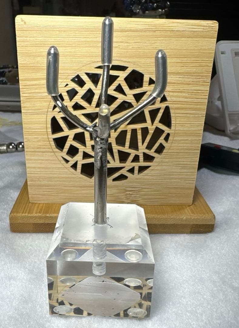 【極上品】太陽放射ルチルクォーツ 原石 ポイント 高透明 黄金針