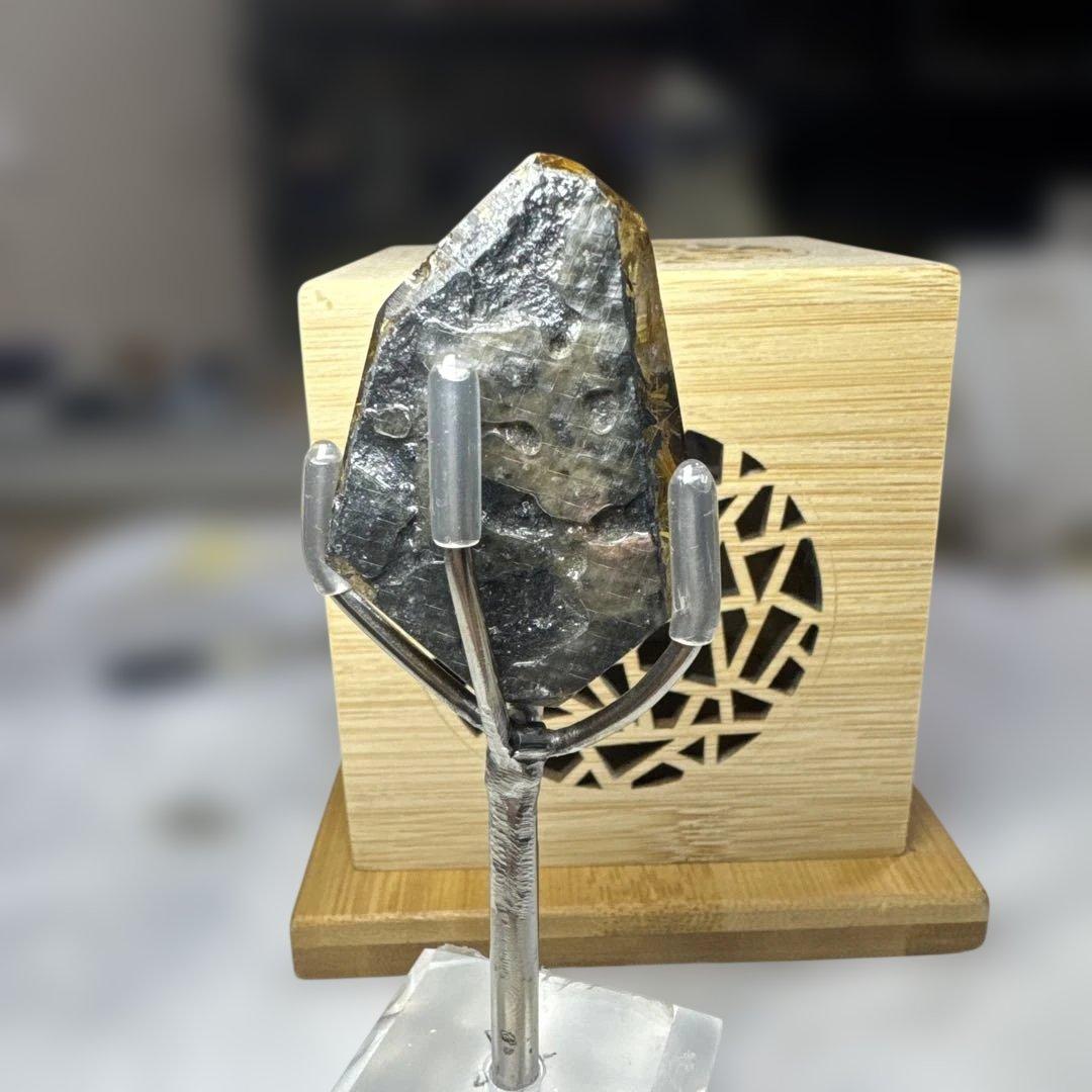 【極上品】太陽放射ルチルクォーツ 原石 ポイント 高透明 黄金針