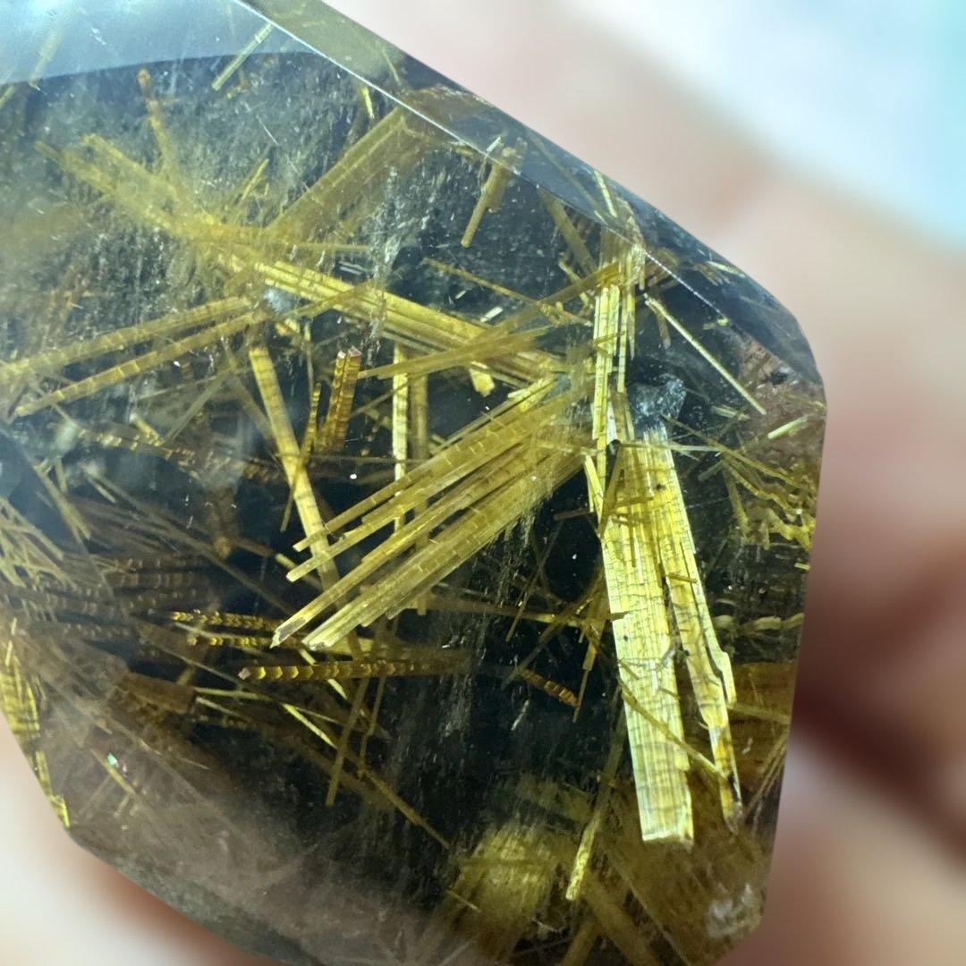 【極上品】太陽放射ルチルクォーツ 原石 ポイント 高透明 黄金針