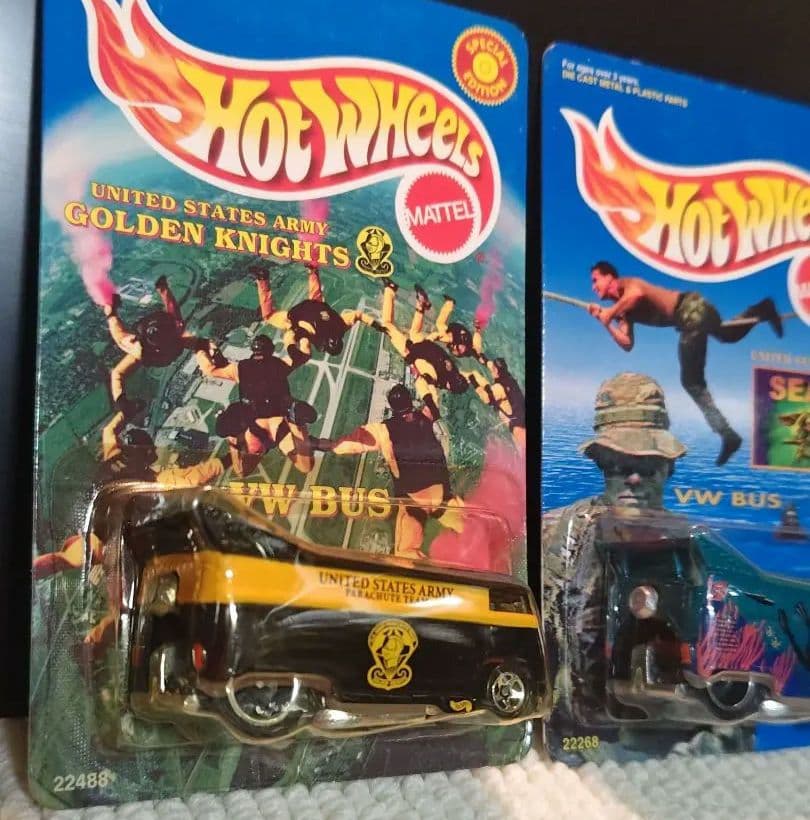 Hot Wheels VW BUS ゴールデンナイツ & シール
