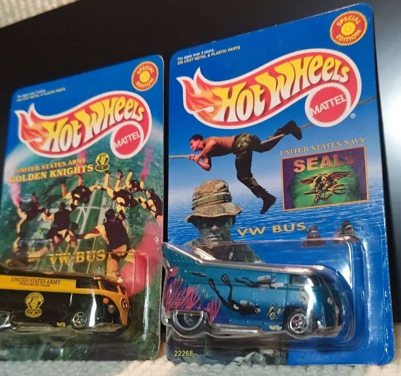 Hot Wheels VW BUS ゴールデンナイツ & シール