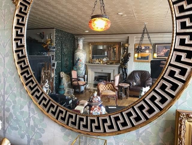 ギリシャ風装飾の円形ミラー