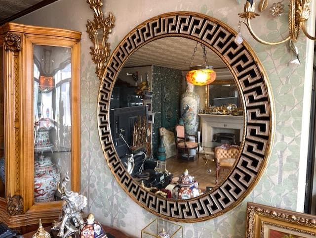 ギリシャ風装飾の円形ミラー