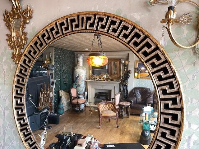 ギリシャ風装飾の円形ミラー