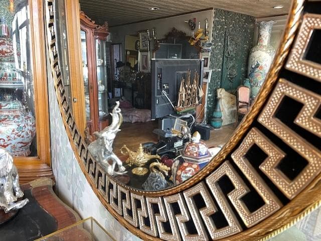 ギリシャ風装飾の円形ミラー