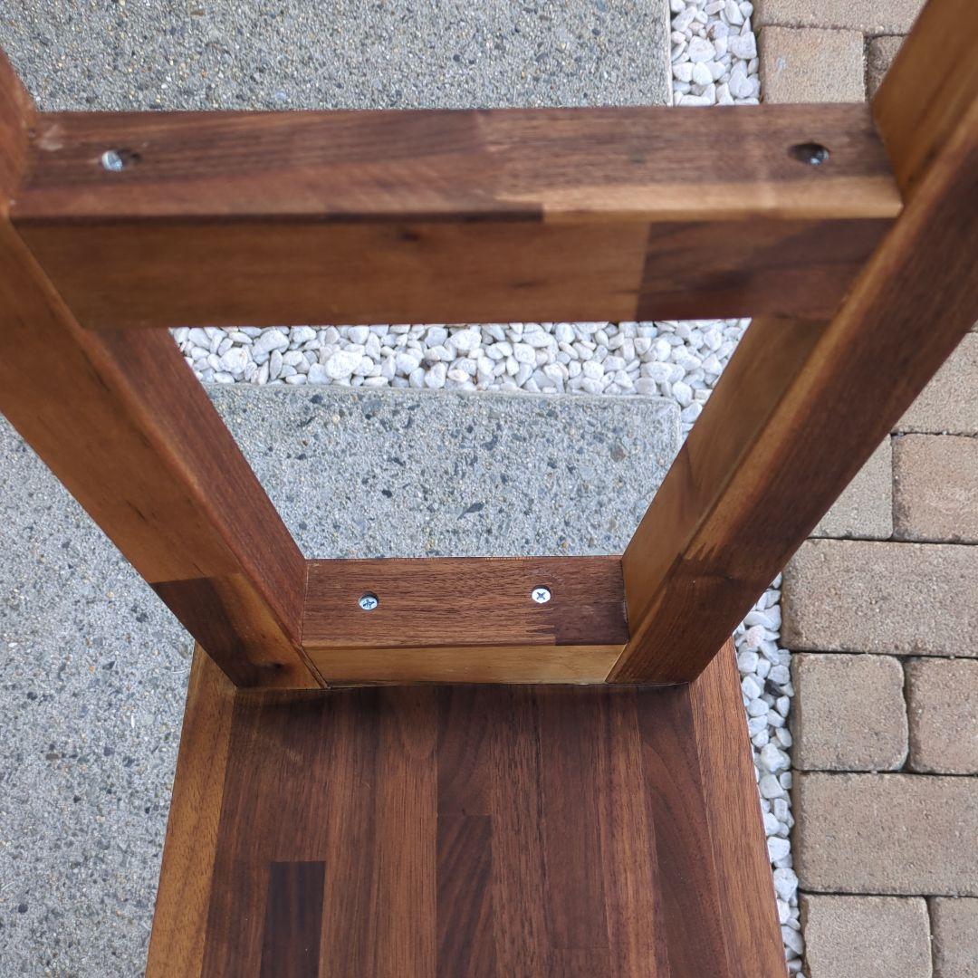 木材のロールスロイス と呼ばれているウォールナットのスツール