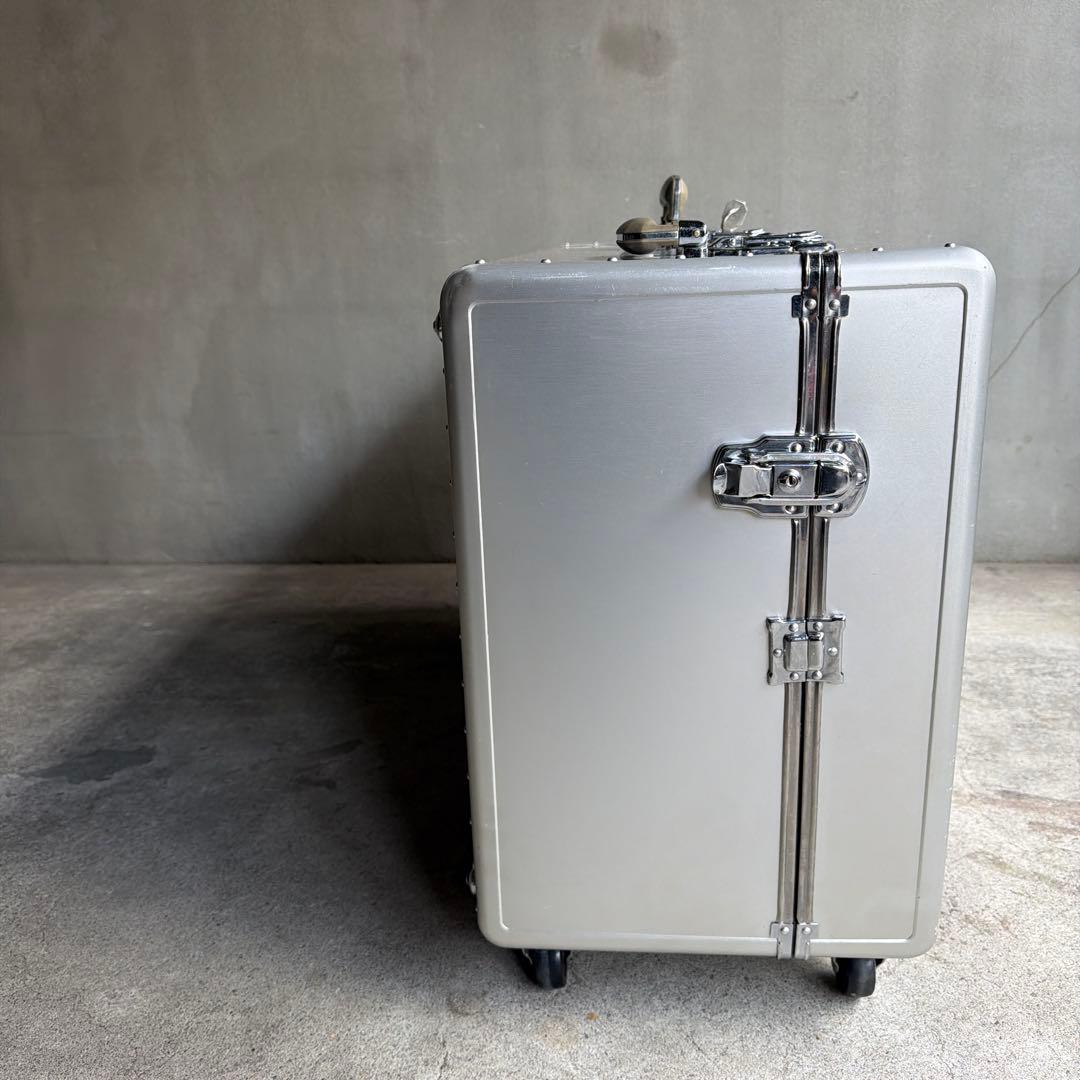 オールドヴィンテージ　アルミトランクケース　キャスター付き　鍵付き