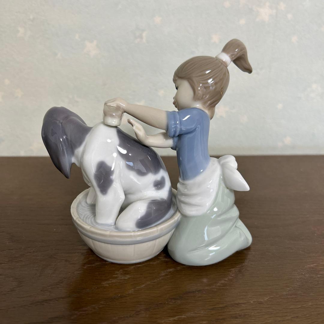 リヤドロ　犬　お風呂