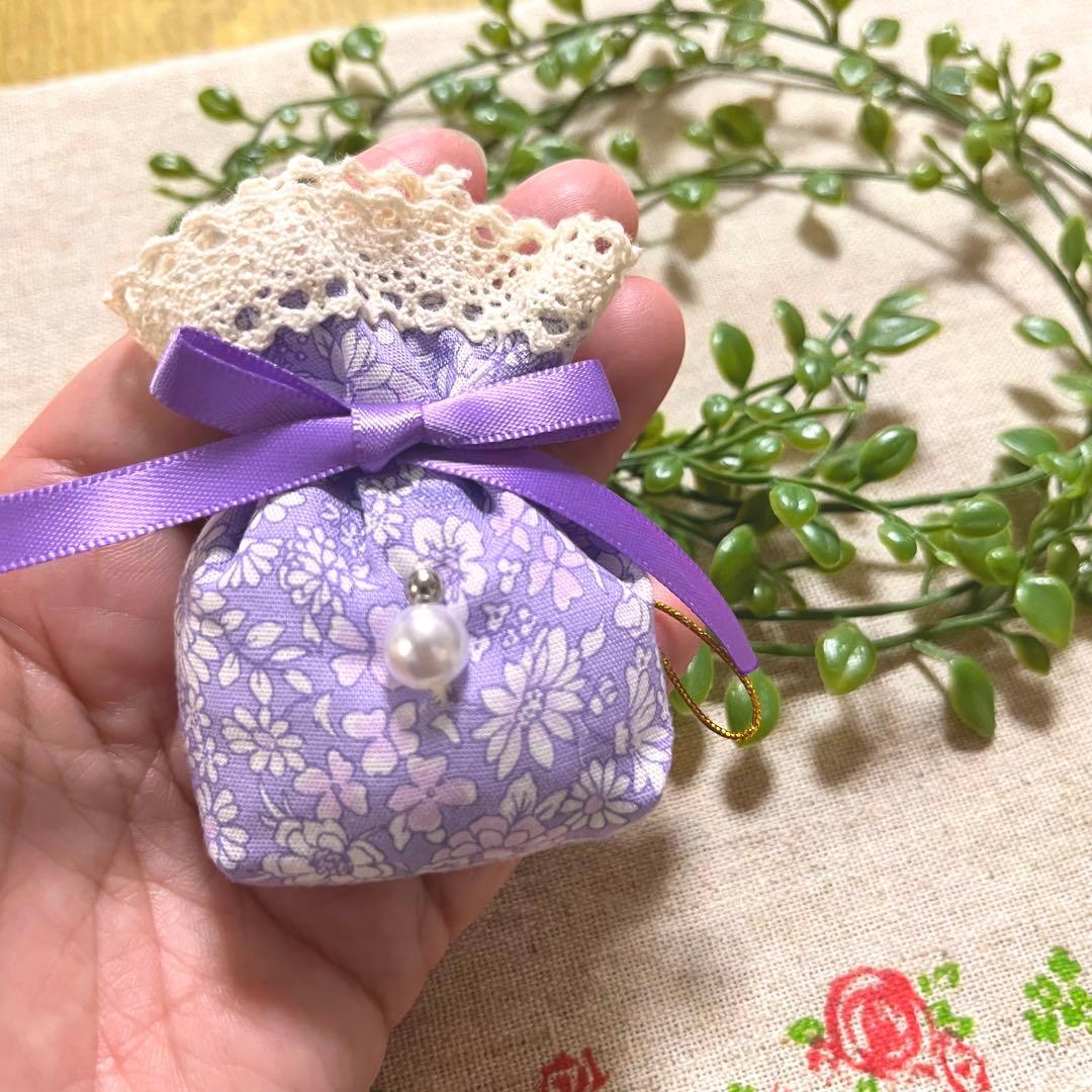 No.2302-23 ミニストラップサシェ（香り袋）春の小花柄＊パール ③