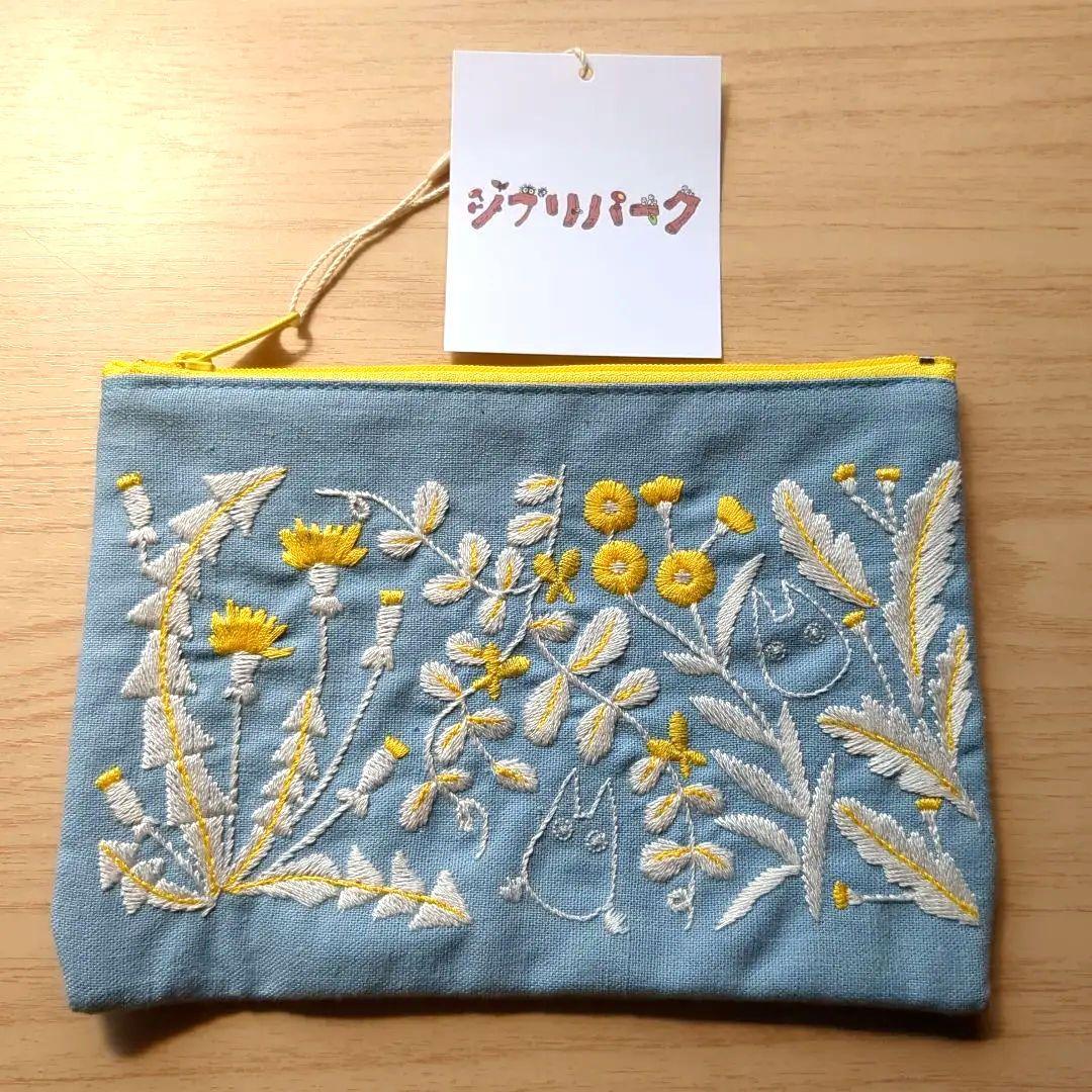 ジブリパーク 刺繍フラットポーチ となりのトトロ - メルカリ