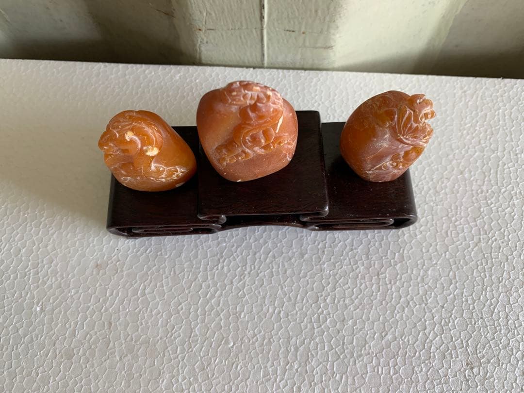 R698」本田黄石印材 神獣彫刻 3点 台座付 印材 - メルカリ