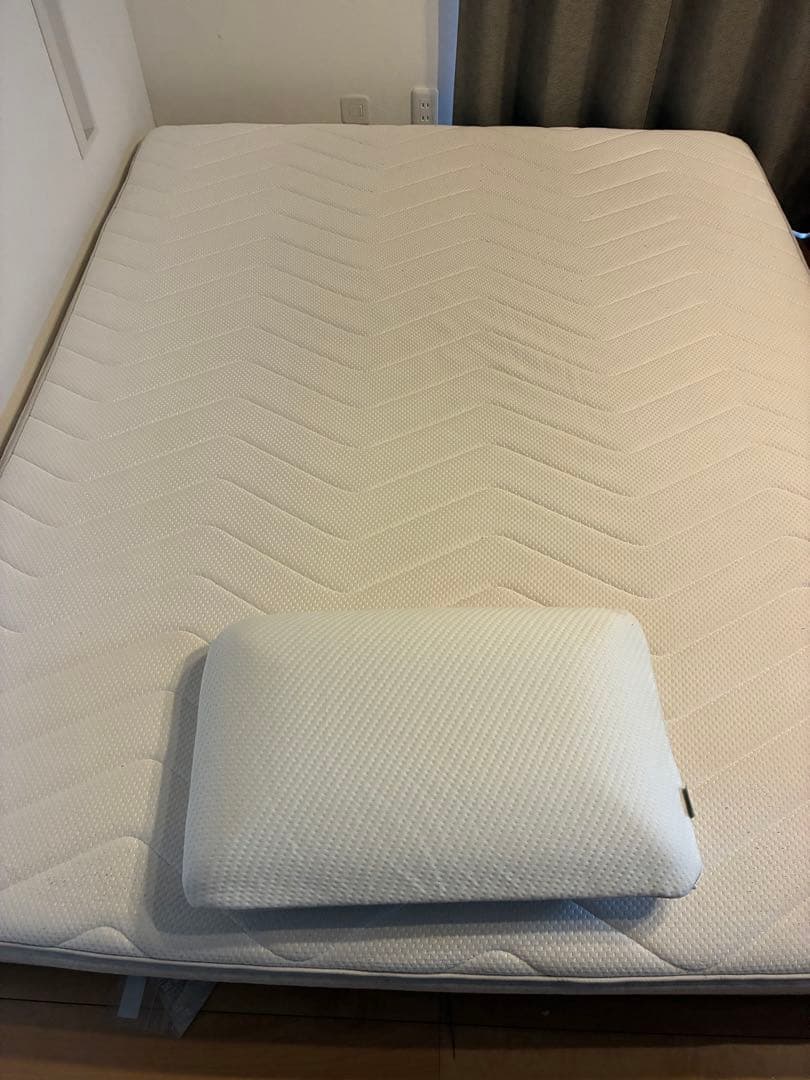 コアラマットレス　クイーンサイズ　多少汚れなどあり(沈みはほんの少し)