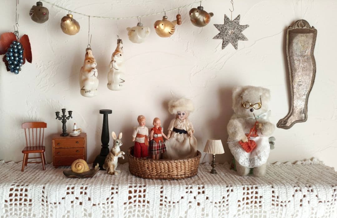 * vintage ornament ୨୧ * ミルク色ガラスの 素敵なリスさん