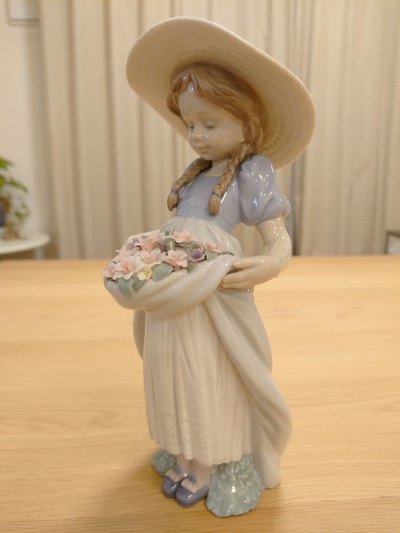 極美品 欠損無】LLADRO リヤドロ No.6756『たくさん摘めたよ