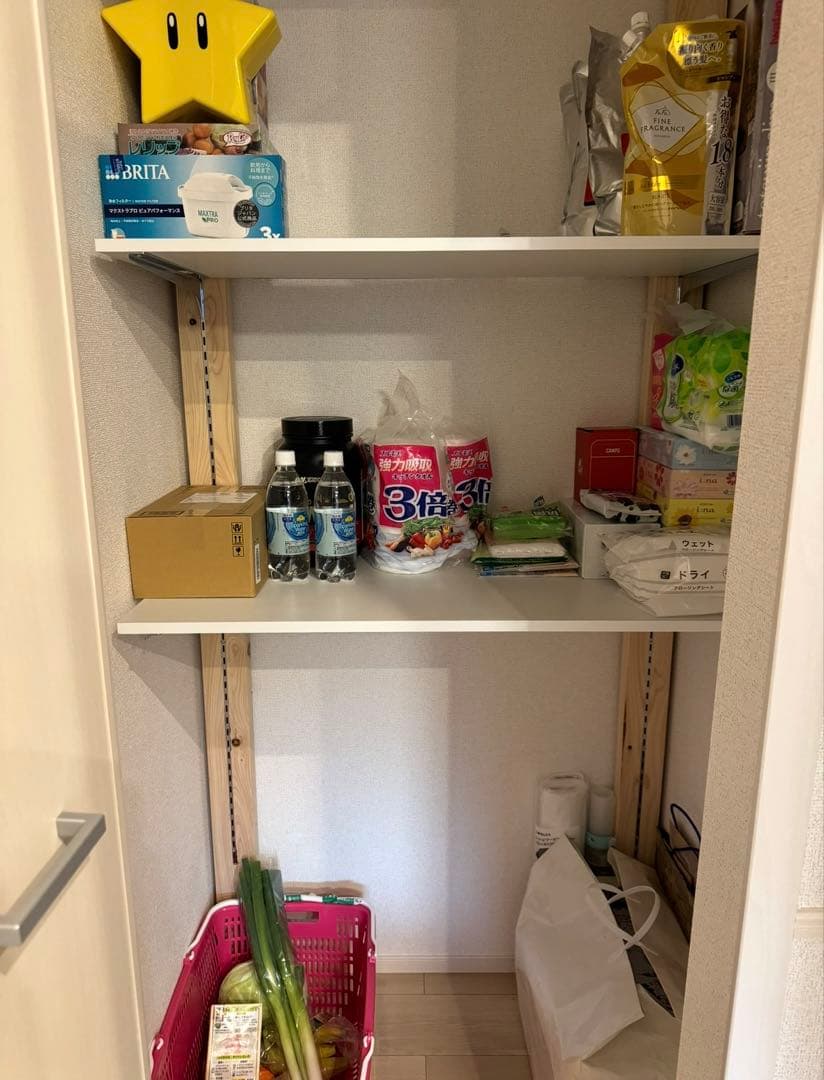 突っ張りラック　2段　パントリーラック　可動棚　何処でも取り付け可動式ラック