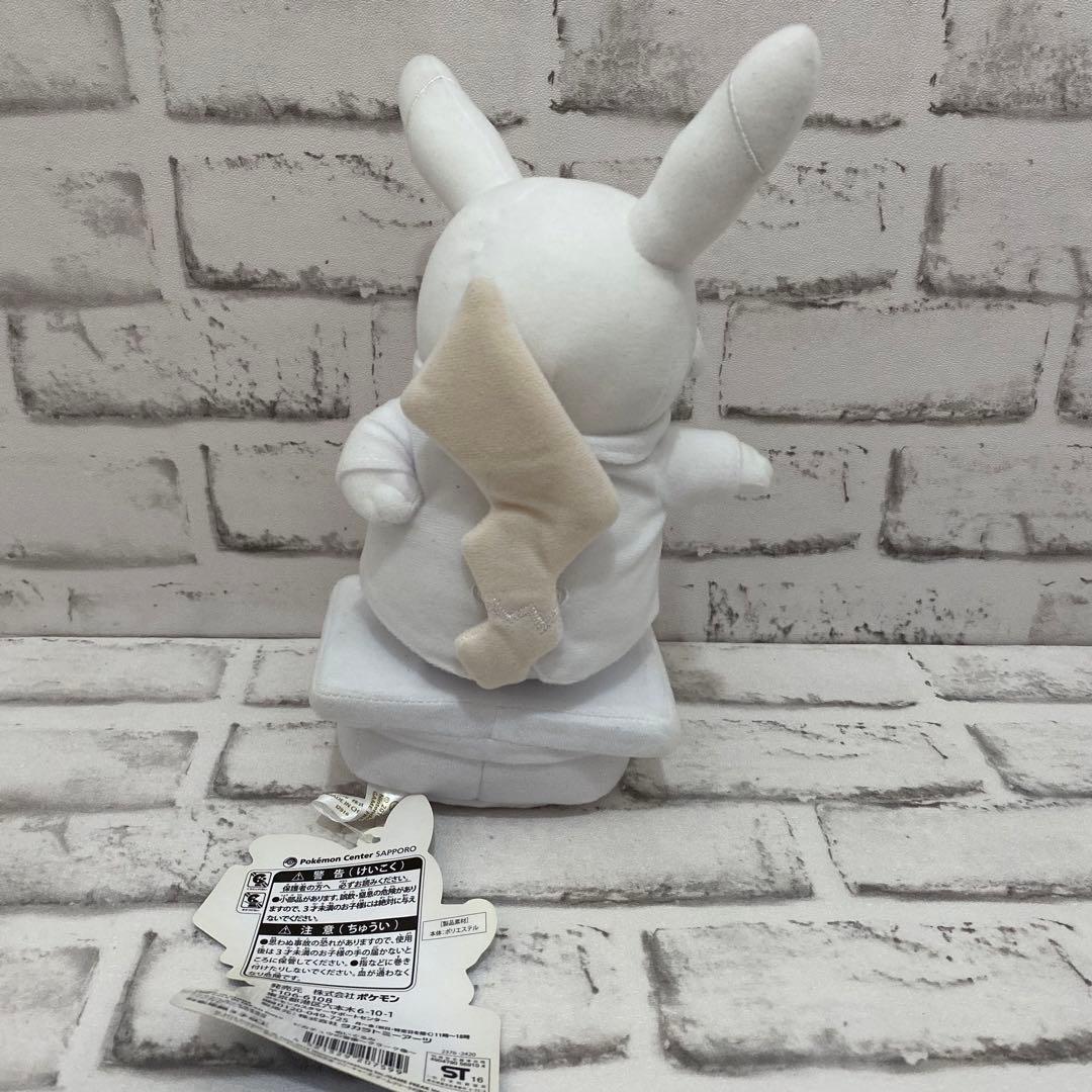 ピカチュウの雪像 クラーク像 ぬいぐるみ ポケモンセンター札幌限定 雪