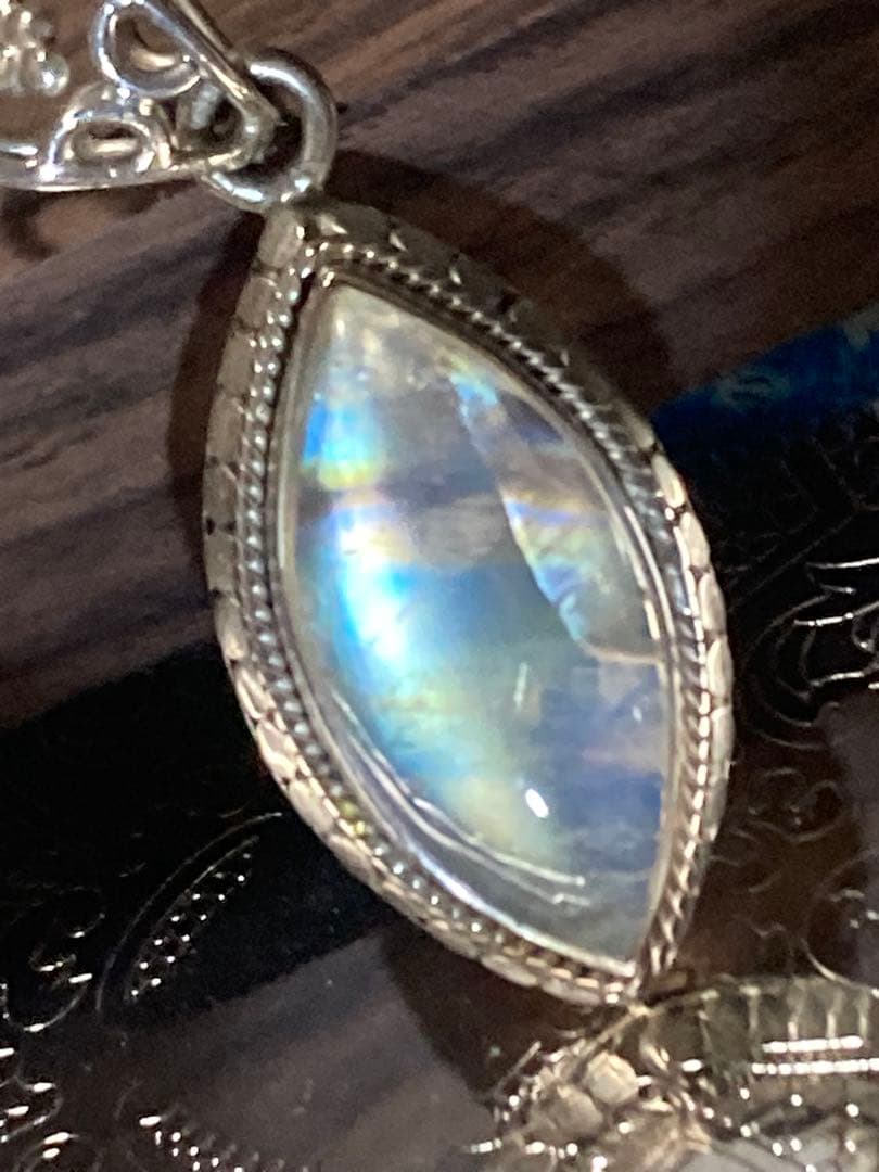 X*n様 【定価5万円】天然 レインボームーンストーン 大粒 ペンダントトップ