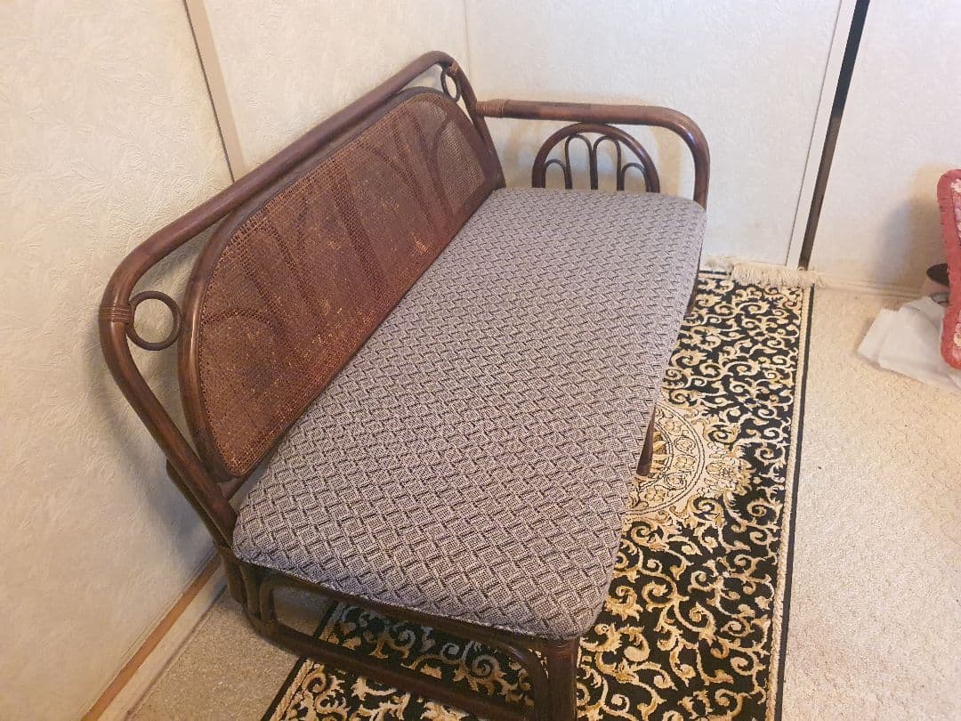 週末大幅値引き！アンティークラタン製 背もたれ付きソファー