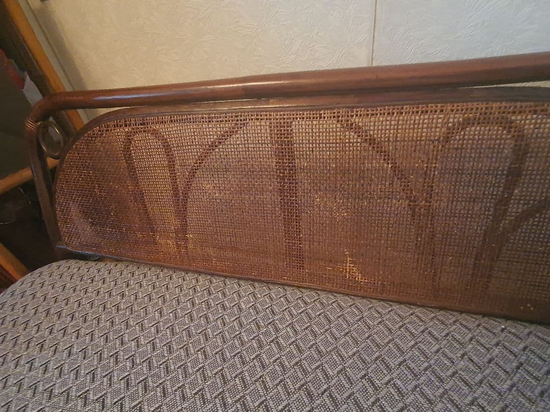 週末大幅値引き！アンティークラタン製 背もたれ付きソファー