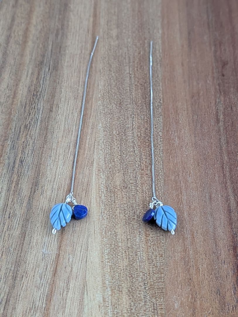 ブルーオパールの葉っぱとラピスマロンのアメリカンピアス