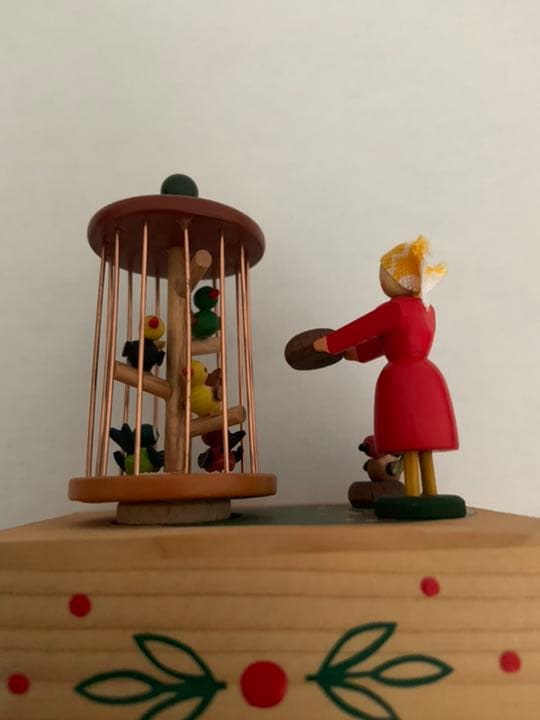 ドイツ　ザイフェン　手回しオルゴール　小鳥のえさやり