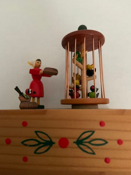 ドイツ　ザイフェン　手回しオルゴール　小鳥のえさやり