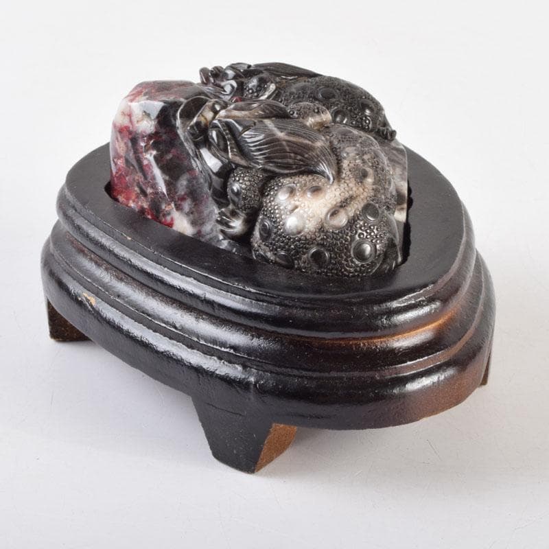 中国　玉石鶏血石彫刻　神獣　置物　唐木台付　C　9211