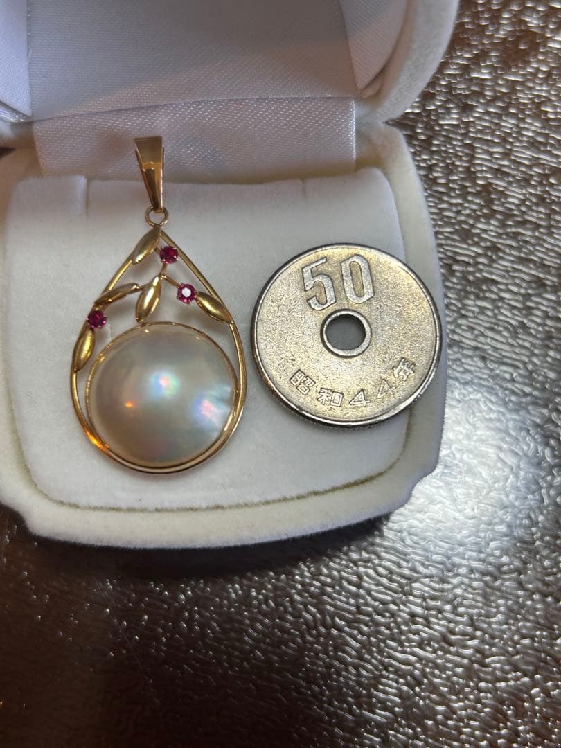 マベパールとルビーのペンダント