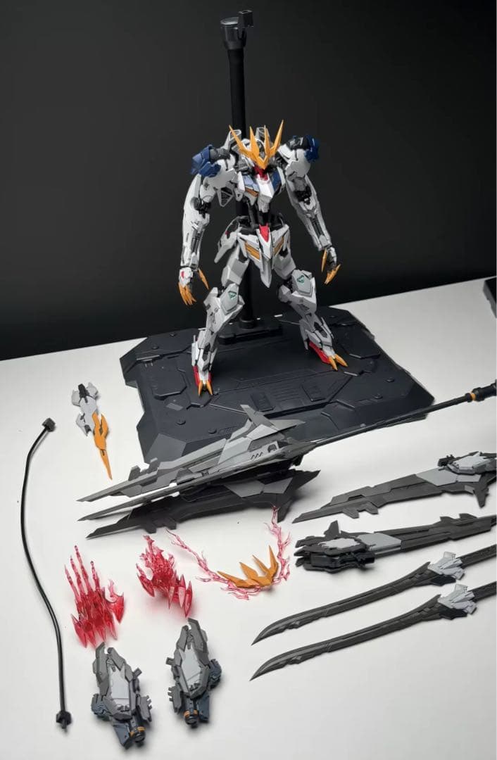希少新品 合金フレーム MG級 1/100 ガンダムバルバトスルプスレクス 狼