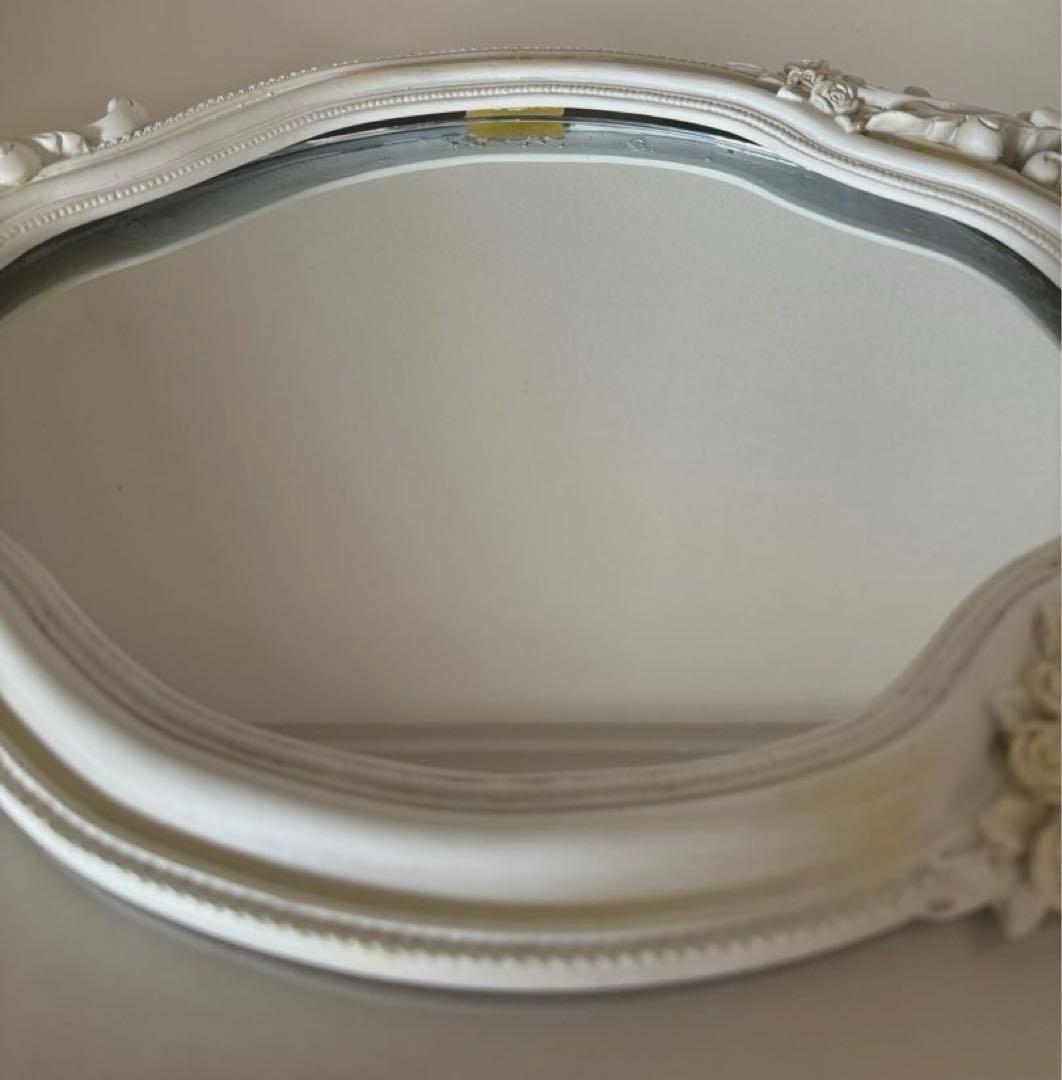 イマンにお似合いアンティーク調ホワイト薔薇壁掛けミラー