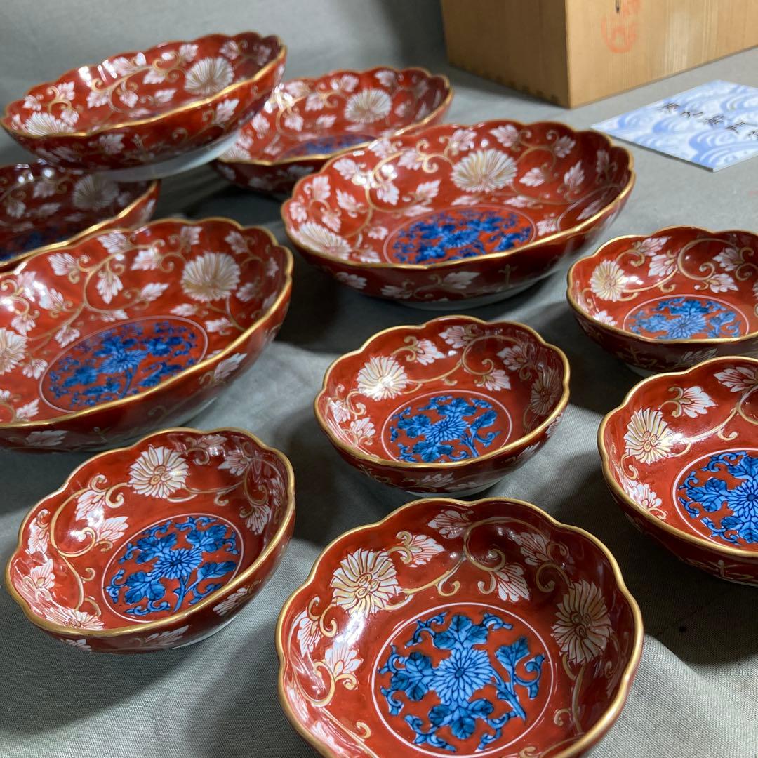 【源右衛門】古伊万里の伝統　日本の銘窯　源右衛門作　赤濃菊唐草文　向付大小十客揃