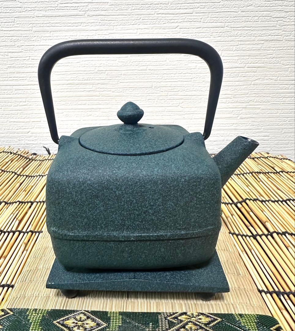 菊地保寿堂奥山清行デザインティーポットよほうＳ　鉄瓶敷きおりがみ　南部鉄瓶
